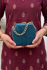 Trendy affordable women Clutch Purse bags. Clutches Collection Fineur Online Pakistan