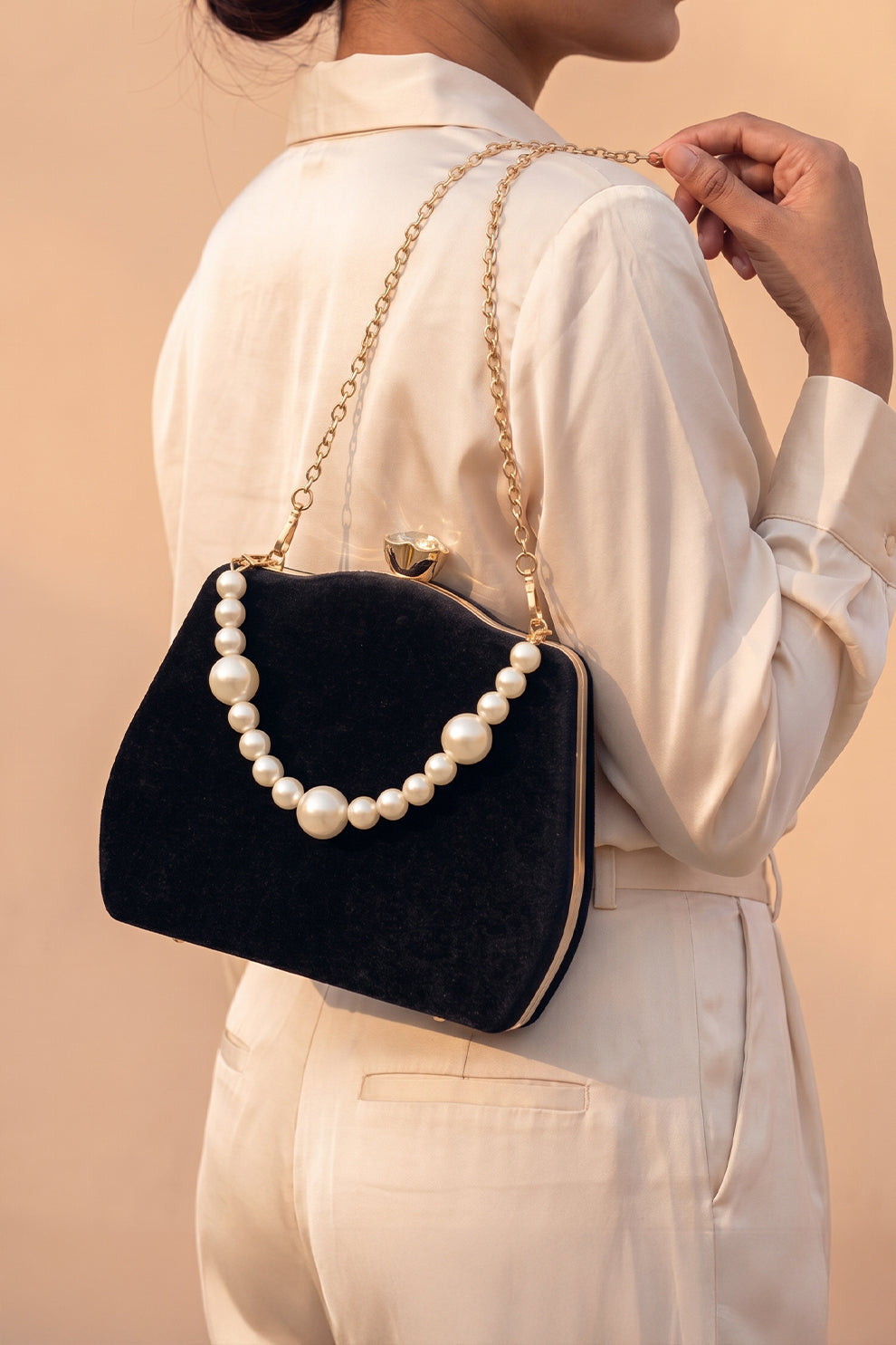 Trendy affordable women Clutch Purse bags. Clutches Collection Fineur Online Pakistan