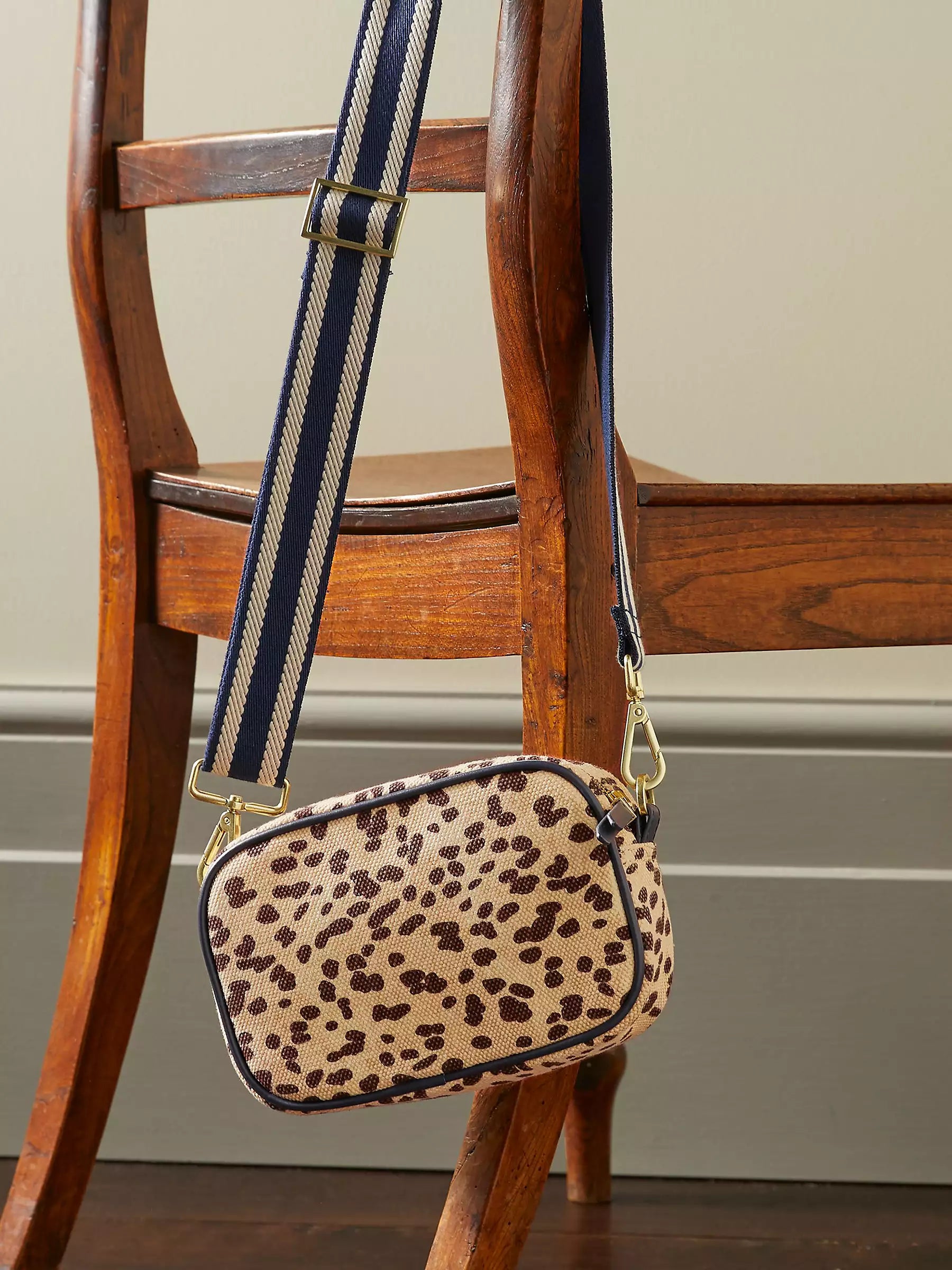 Fineur - Cheetah Print Crossbody Bags