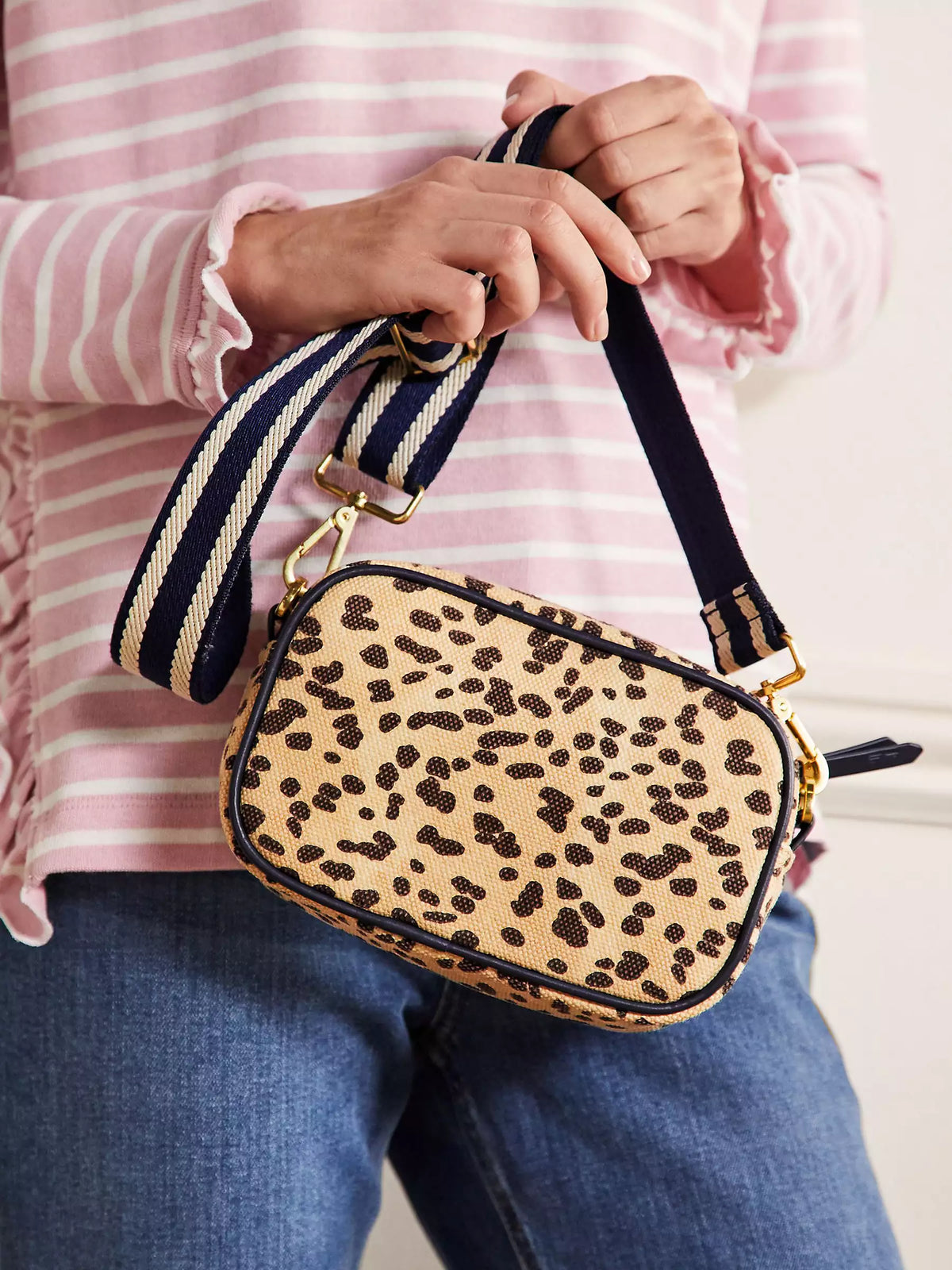 Fineur - Cheetah Print Crossbody Bags