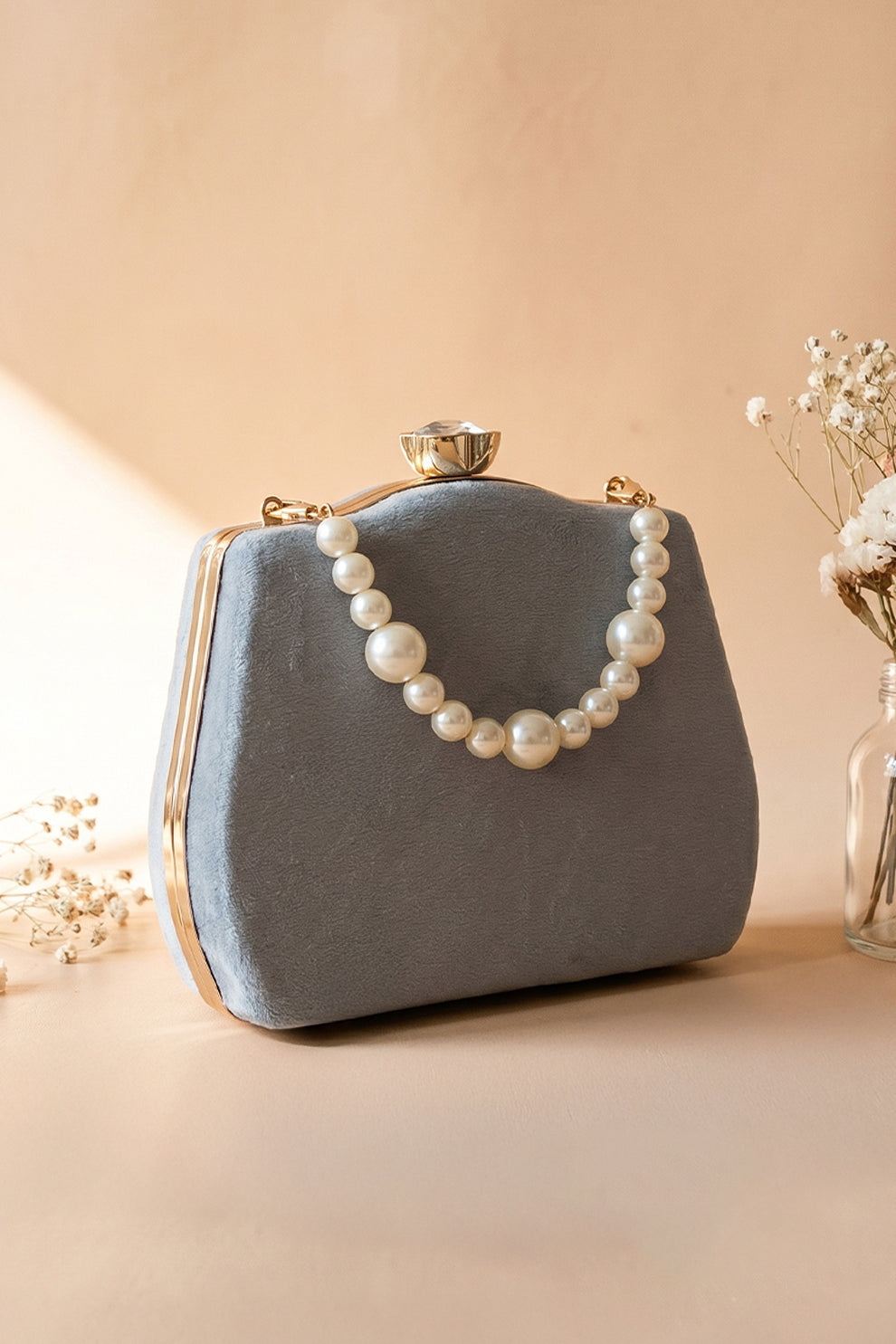 Trendy affordable women Clutch Purse bags. Clutches Collection Fineur Online Pakistan