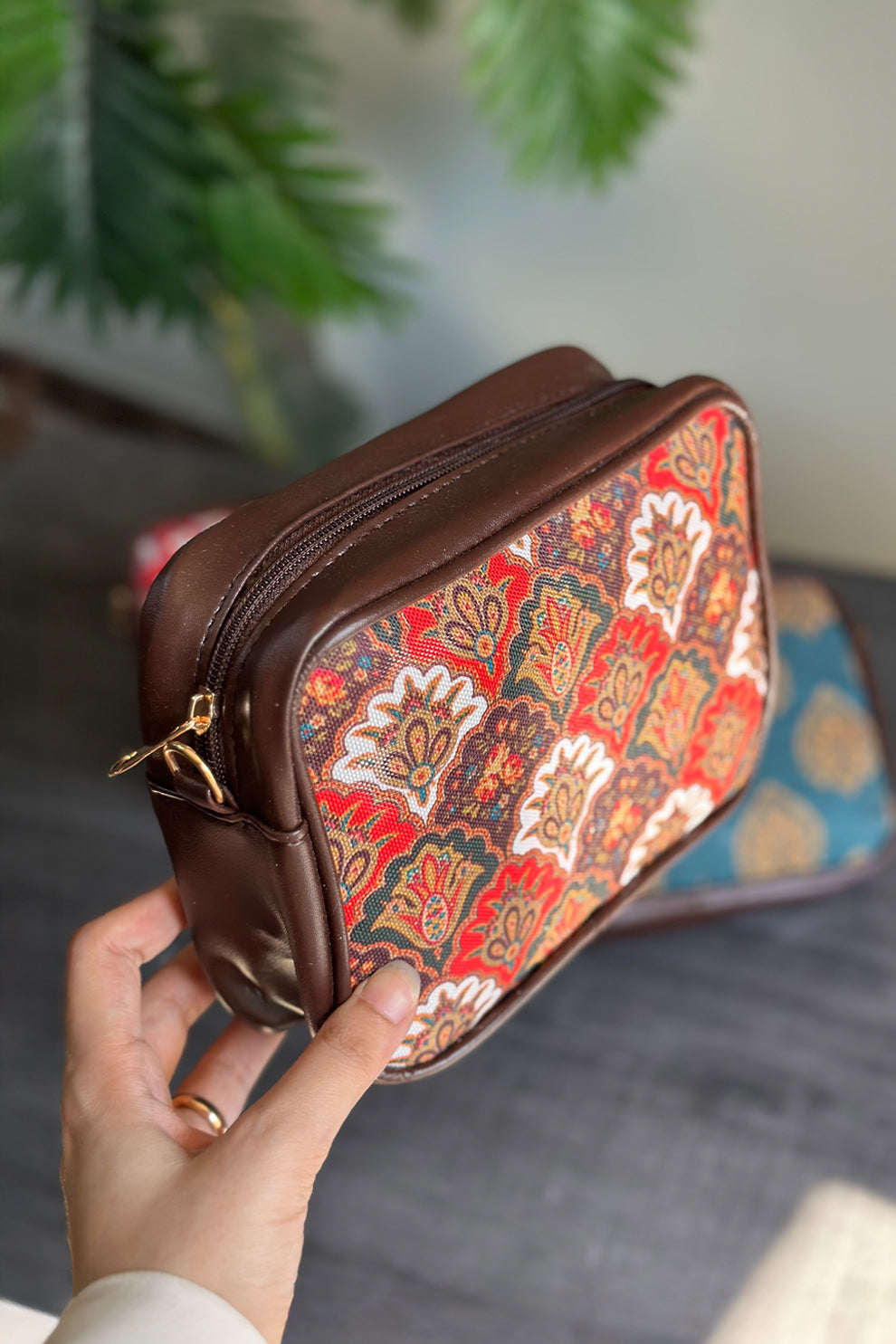 Fineur Crossbody Folk Tale