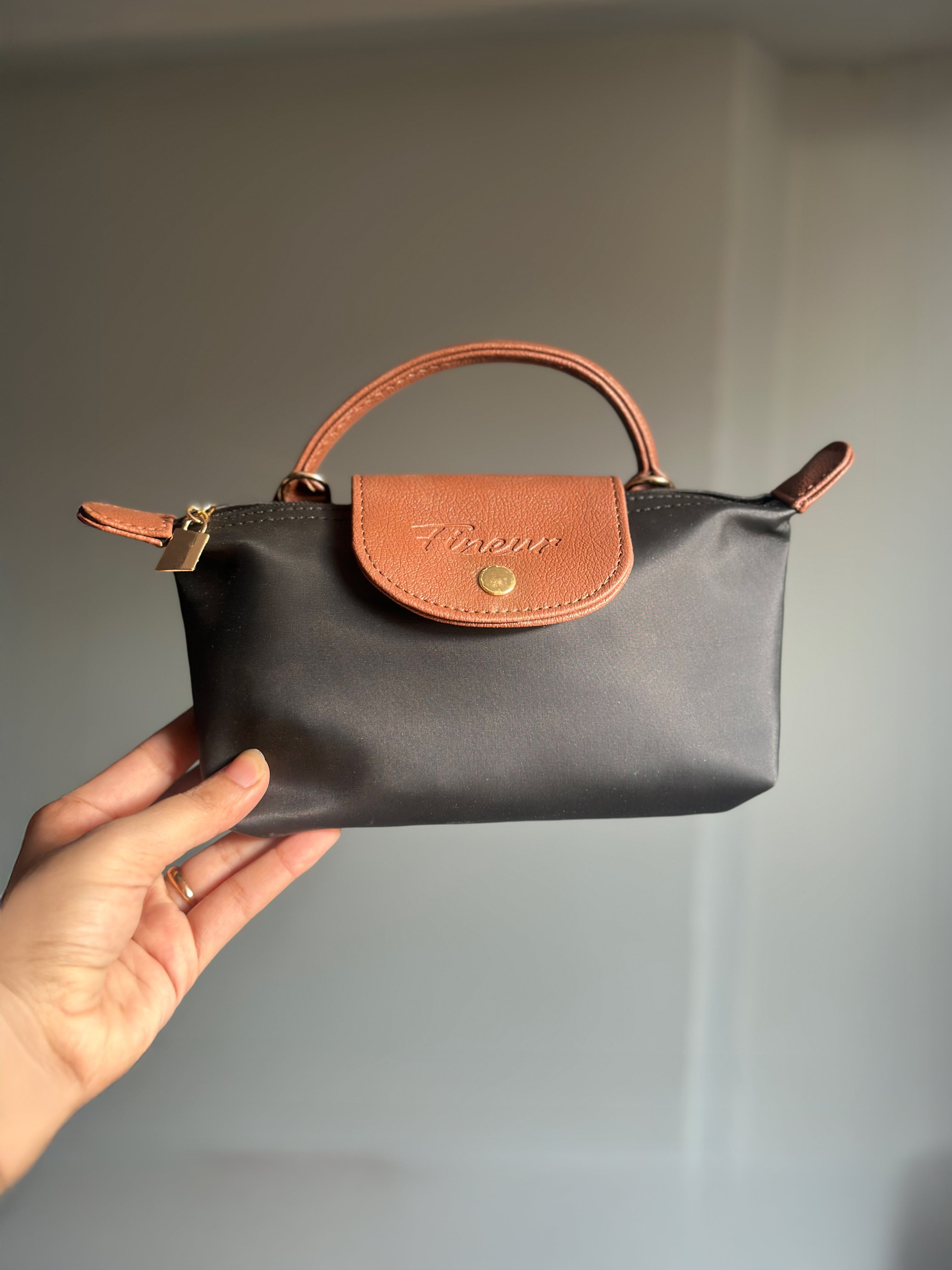 Fineur Crossbody Champ - Black