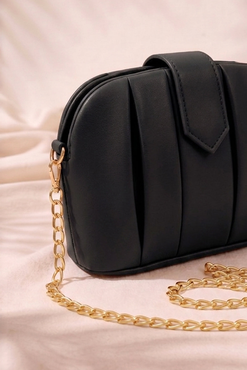 Fineur Crossbody Arc Flap - Black