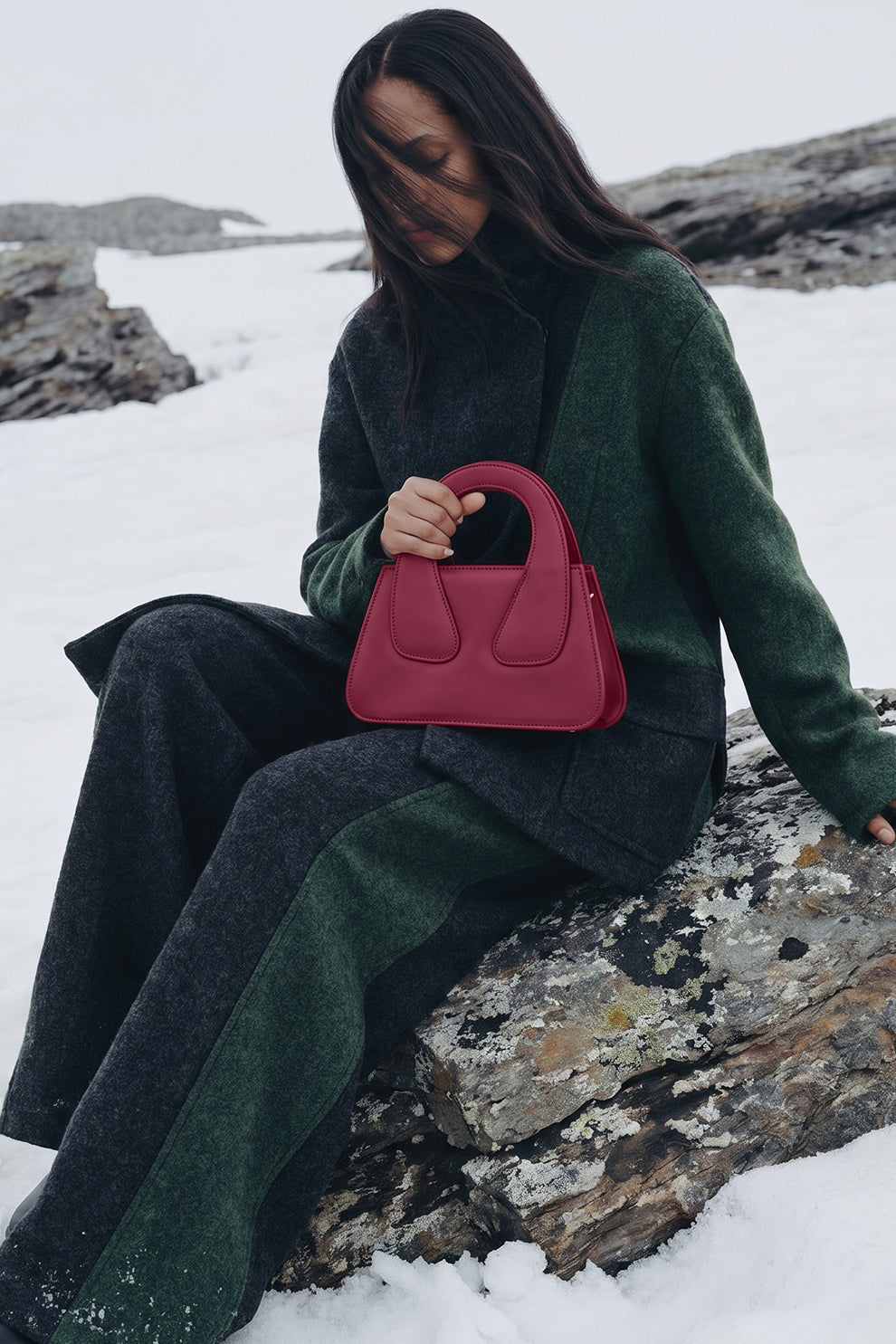 Fineur Handbag Crest - Maroon