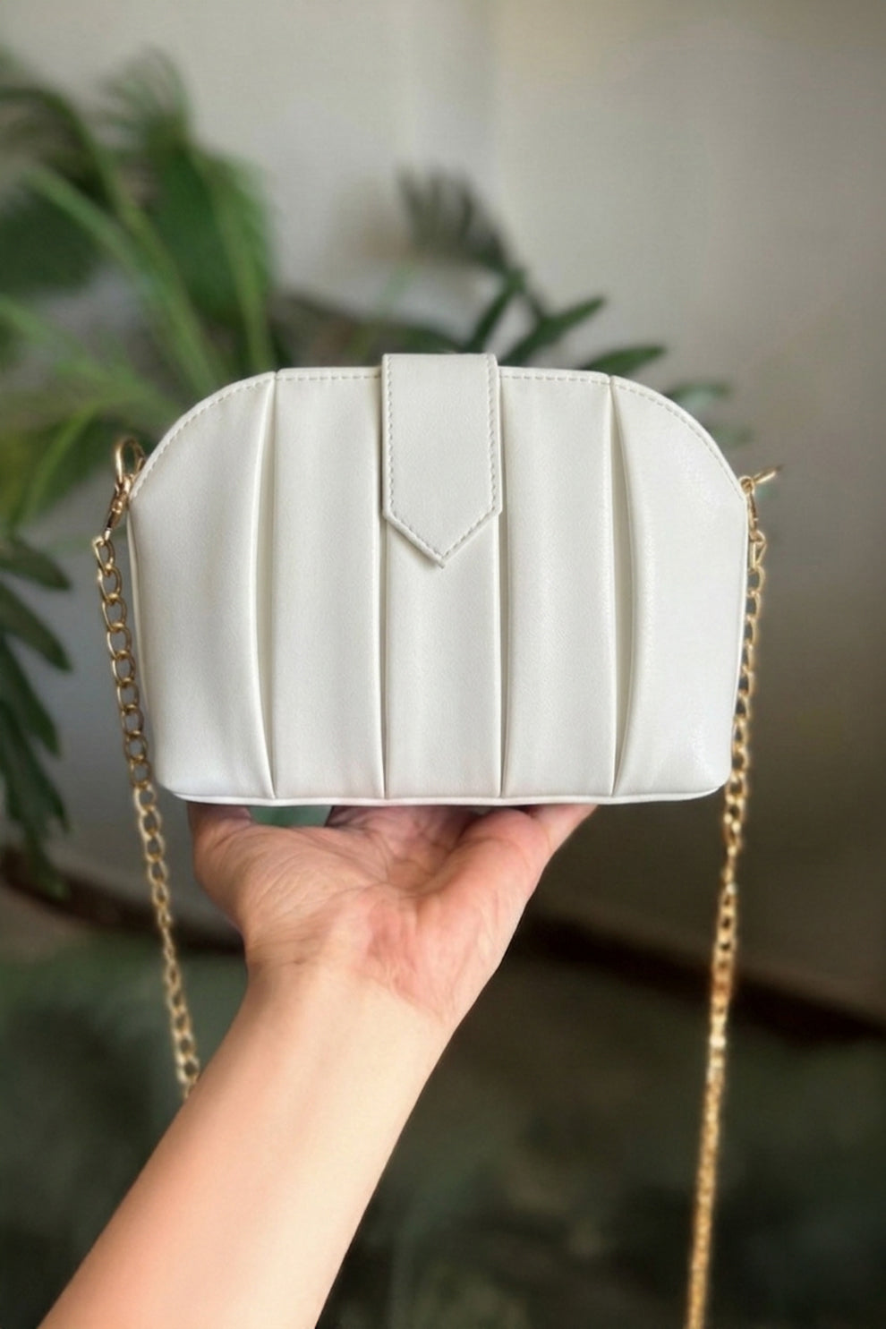 Fineur Crossbody Arc Flap - White