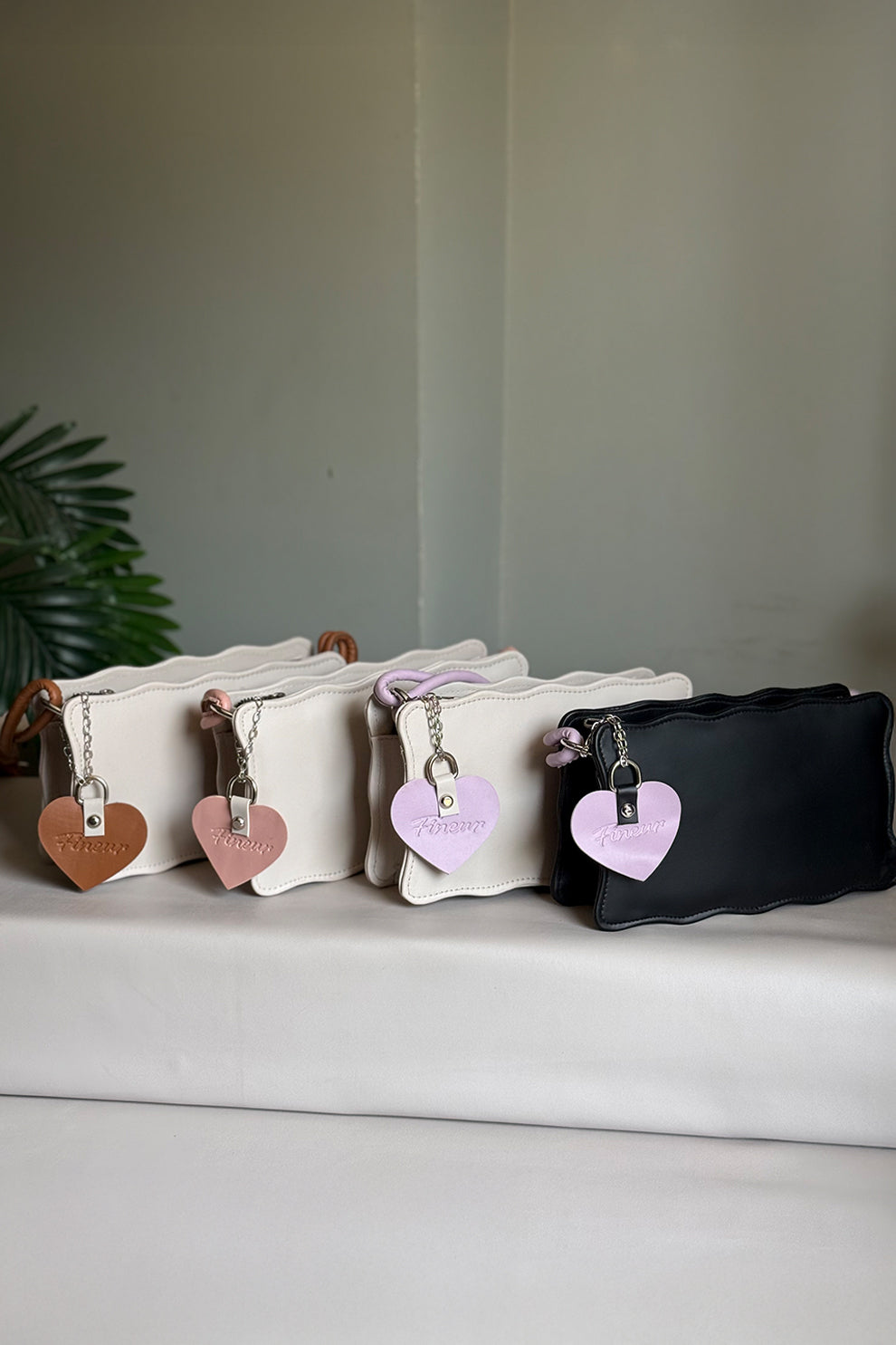 Fineur Handbag Baggie - Black (Lilac Strap)