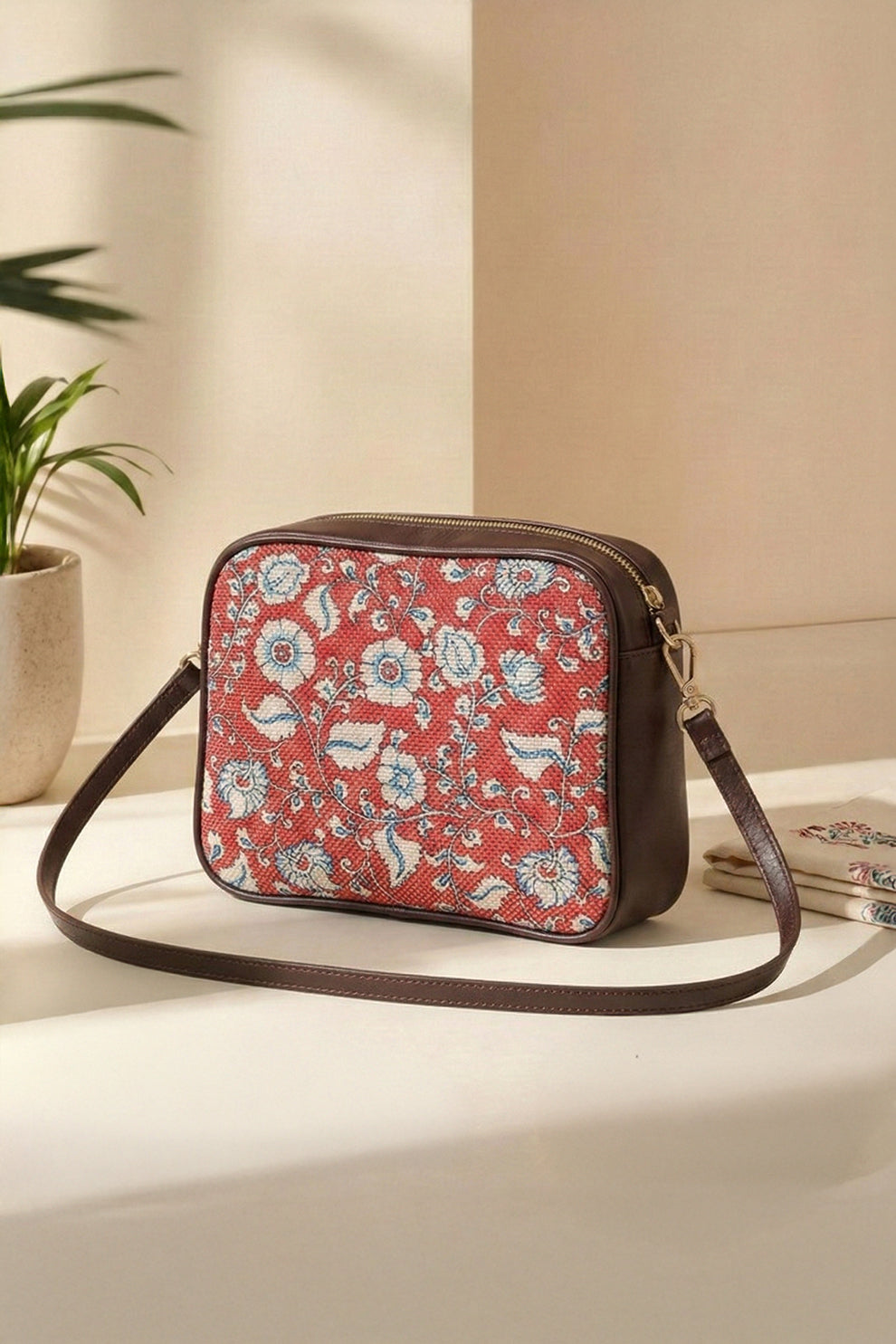 Fineur Crossbody Ruby Petals