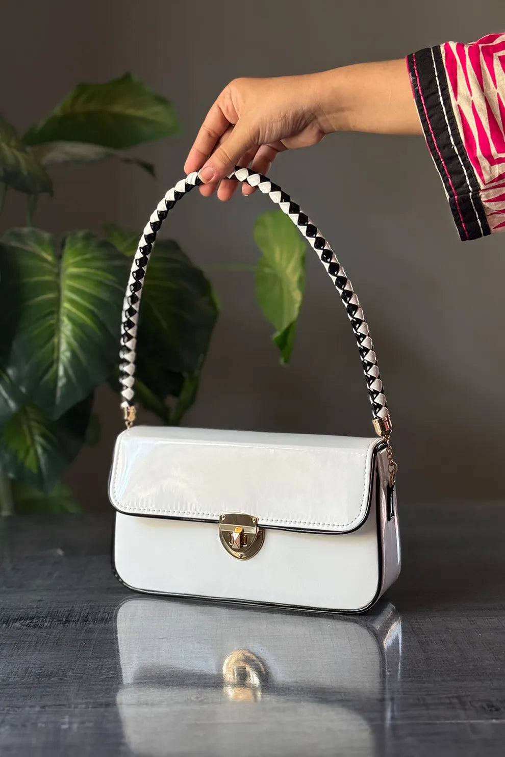 Fineur Shoulder Bag Sheen - White