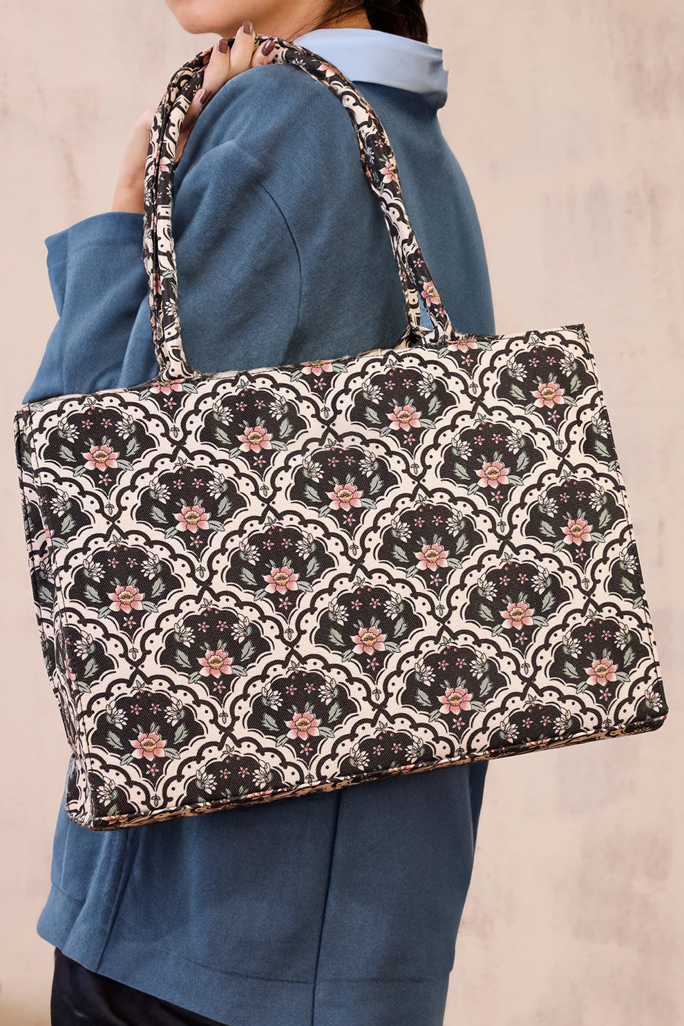 Get Trendy Canvas Shoulder Bags in Pakistan