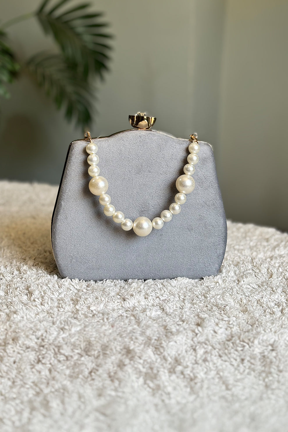 Trendy affordable women Clutch Purse bags. Clutches Collection Fineur Online Pakistan