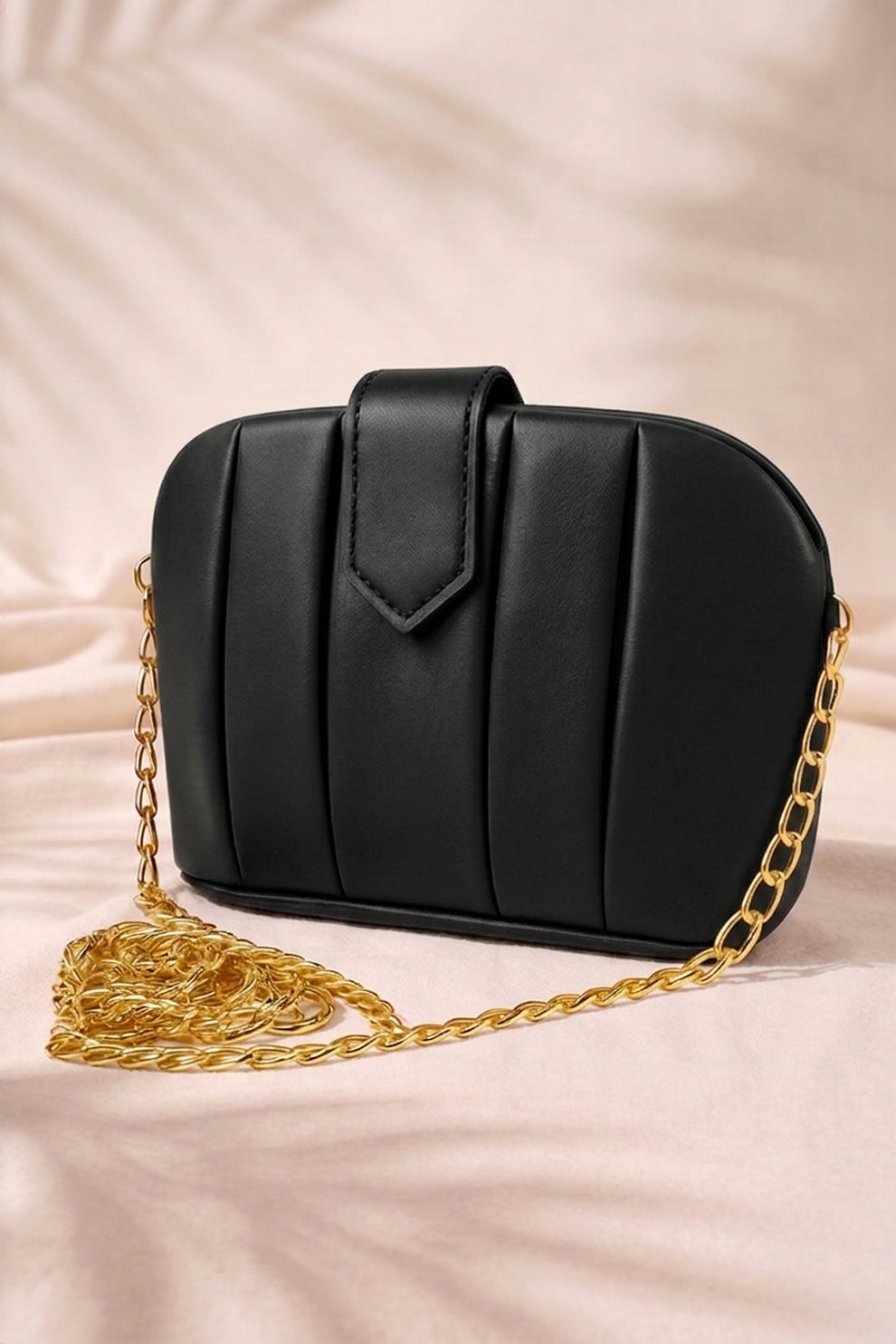 Fineur Crossbody Arc Flap - Black