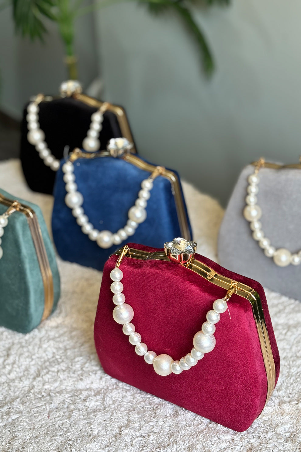 Trendy affordable women Clutch Purse bags. Clutches Collection Fineur Online Pakistan