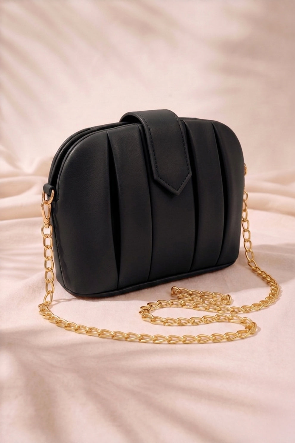 Fineur Crossbody Arc Flap - Black