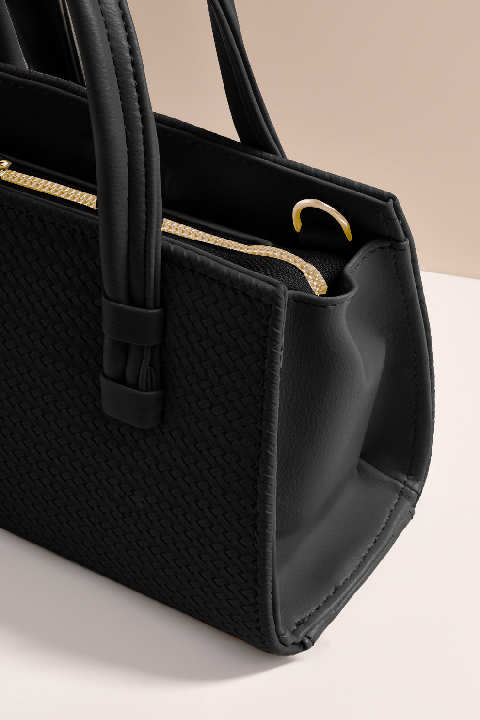 Fineur HandyZip handbag for women in Pakistan
