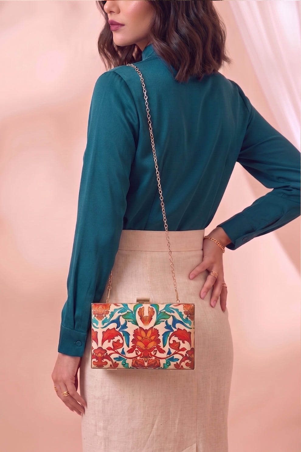 Fineur Clutch Antique Art