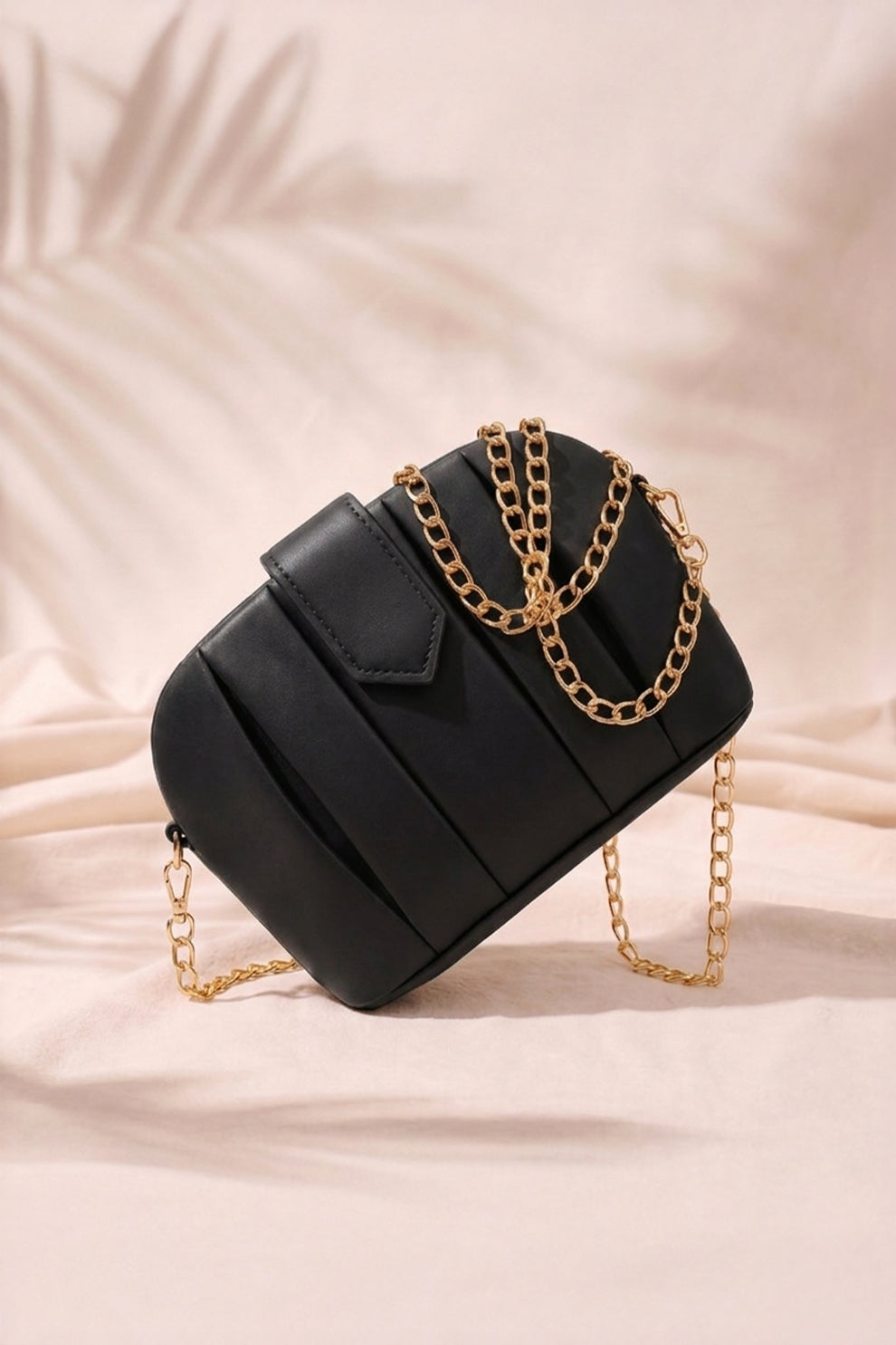 Fineur Crossbody Arc Flap - Black