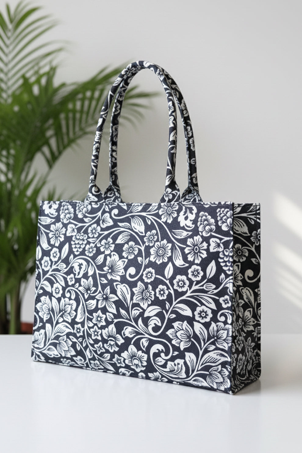 Fineur Canvas Tote Black Petals
