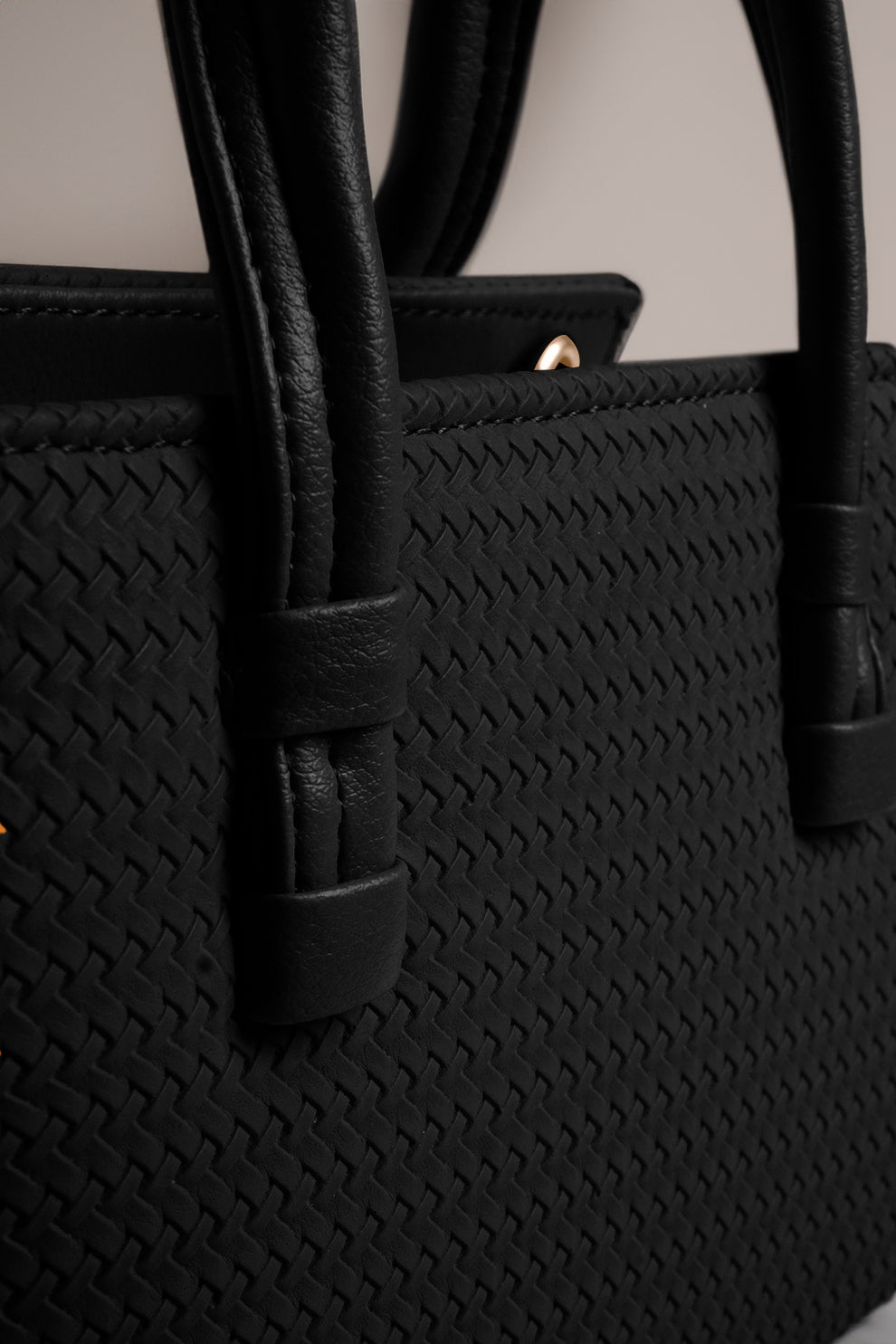 Fineur HandyZip handbag for women in Pakistan