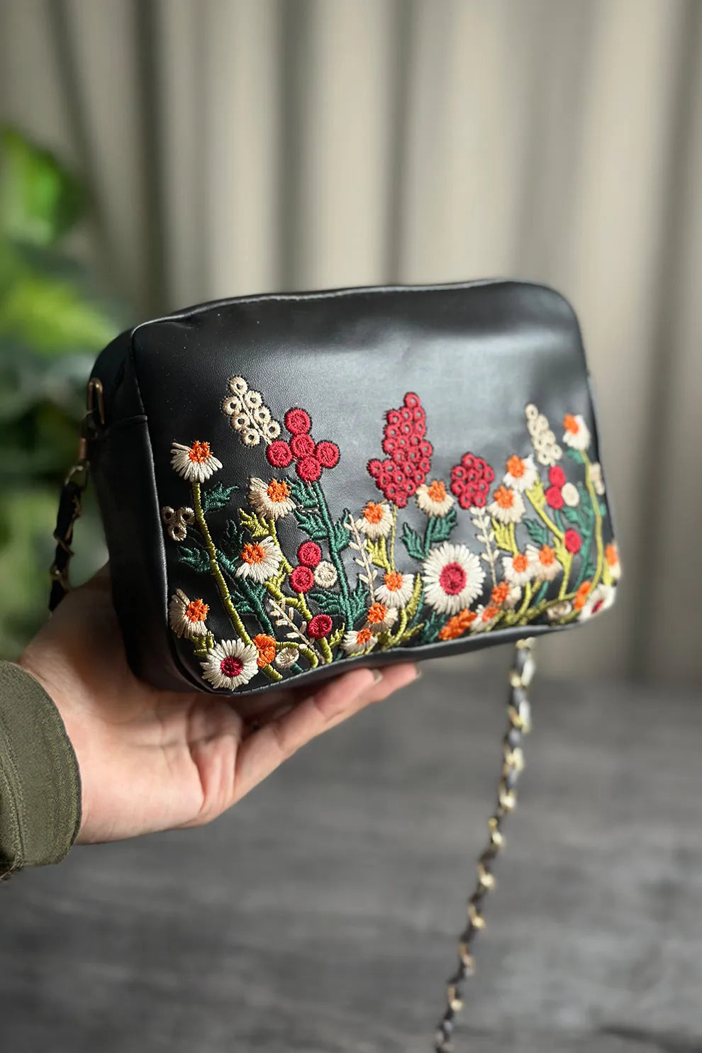 Fineur Crossbody Blossom Embroidered - Black