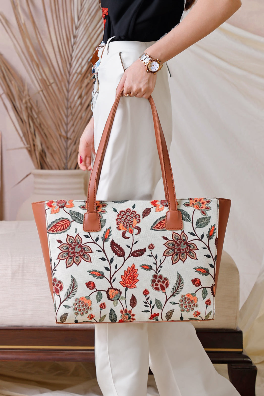 Women’s stylish canvas shoulder Tote Bag in Pakistan