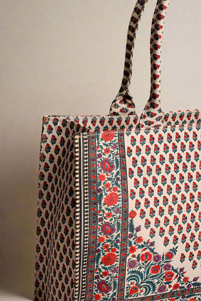 Women’s canvas tote bag in Pakistan