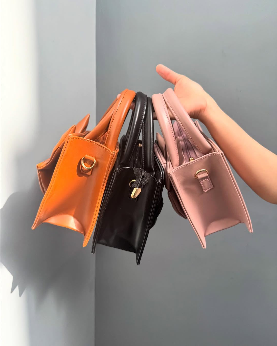 Fineur HandBag Gloss Bow Black