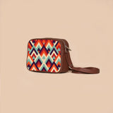 Fineur - Sunset Chevron Canvas Crossbody Bag - Brown