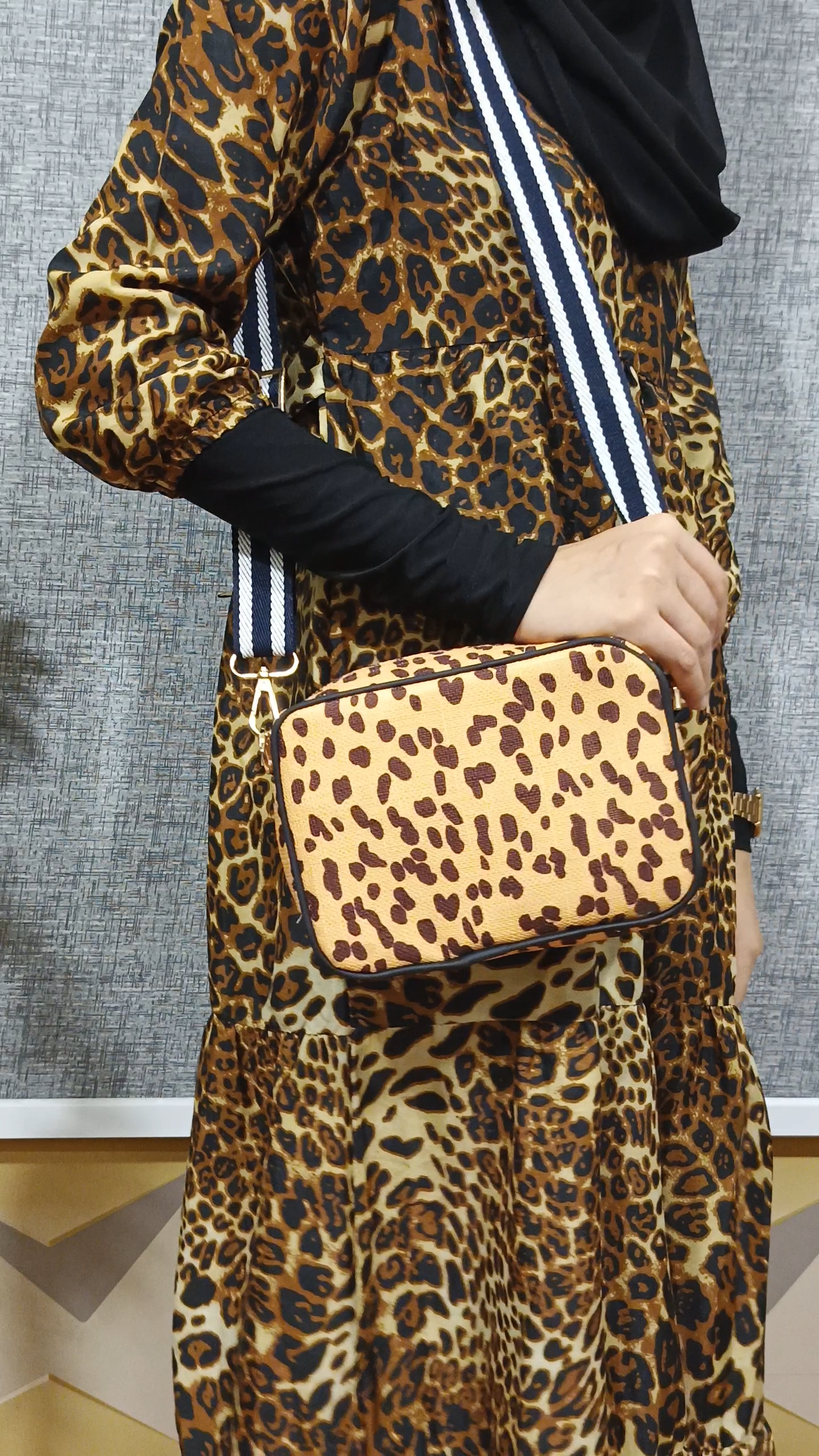 Fineur - Cheetah Canvas Crossbody Bags