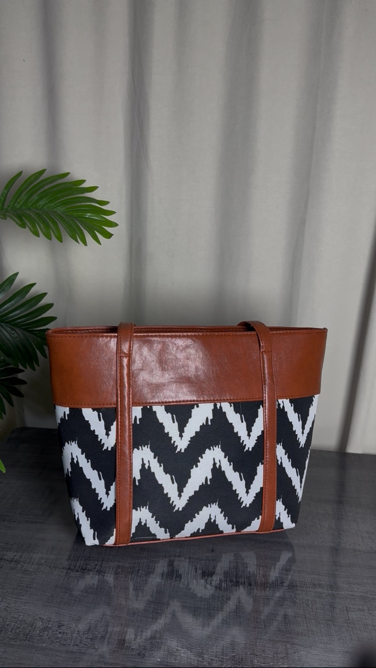 Fineur Shoulder Canvas Bag ZigWave - Brown